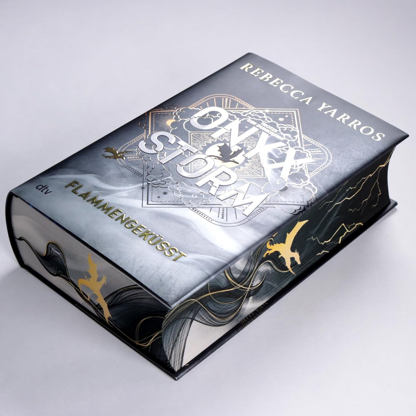 Onyx Storm - Flammengeküsst - Deluxe-Ausgabe mit atemberaubendem Farbschnitt (Flammengeküsst-Reihe, Band 3)